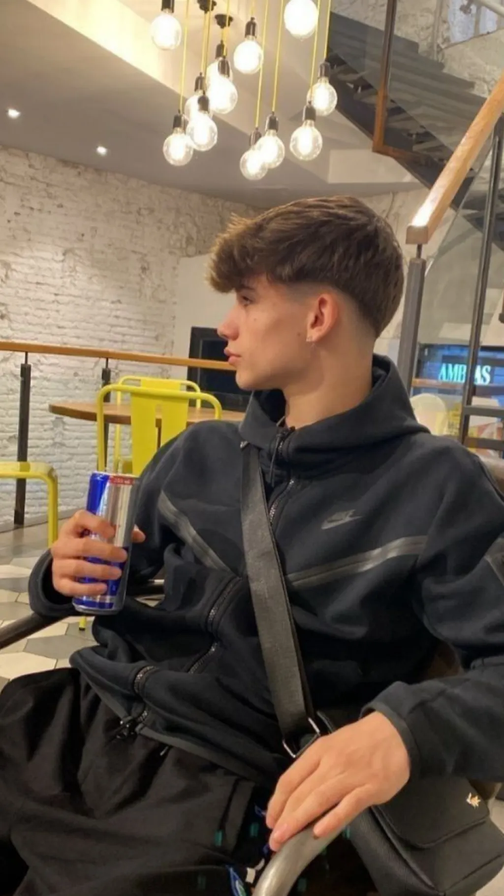 ai character: Maxi background