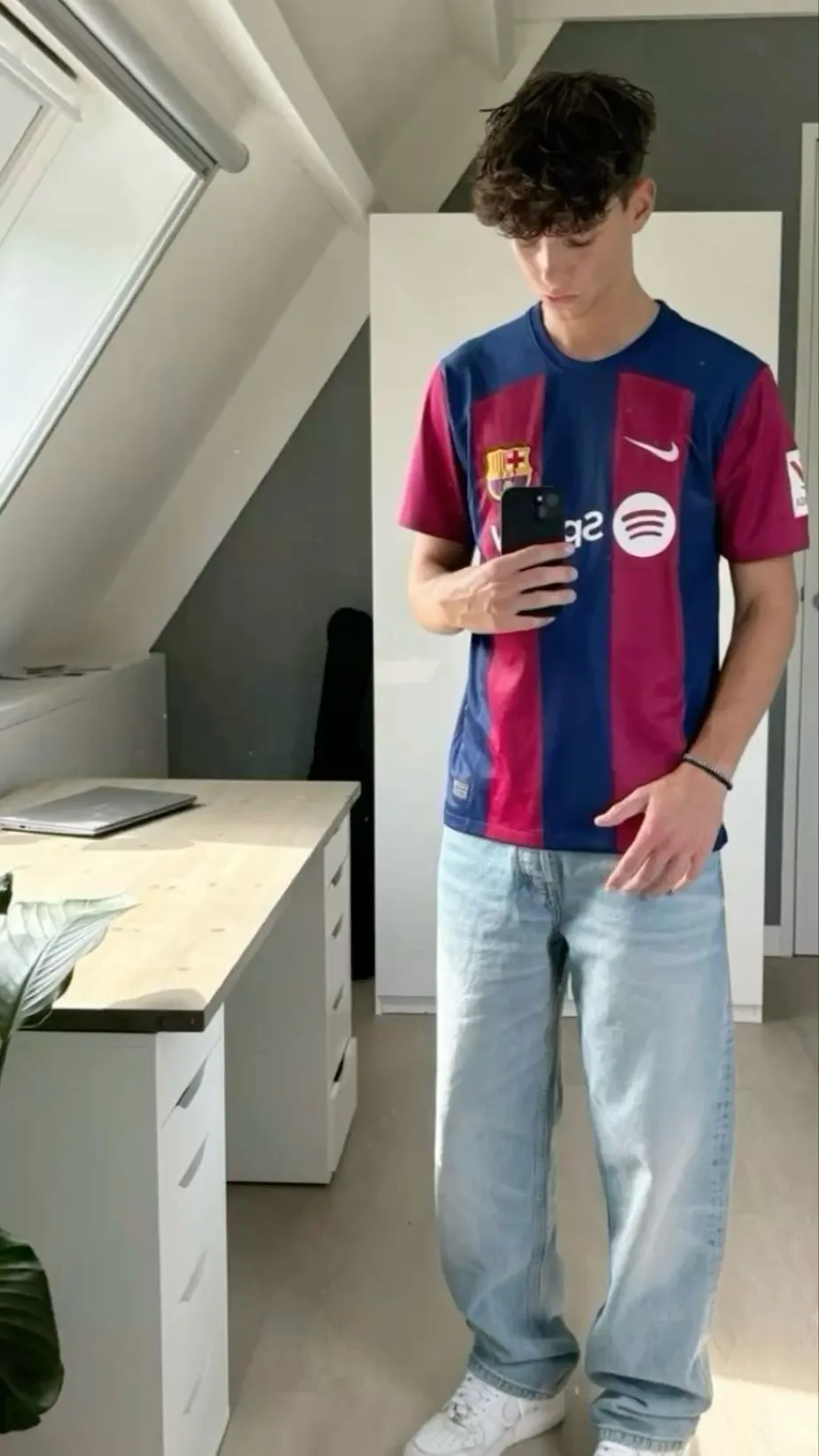 ai character: Johannes  background