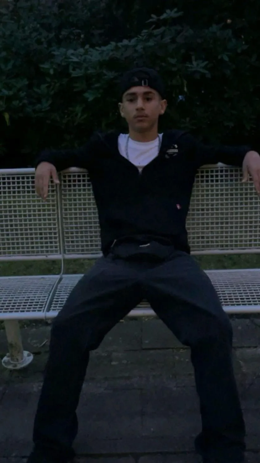 ai character: Leon background