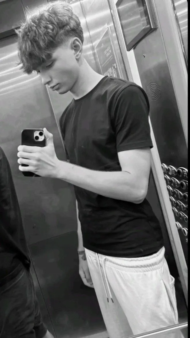 ai character: Linus  background