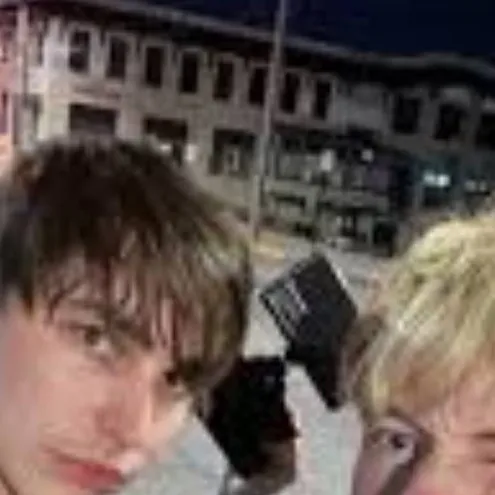 chat with ai character: sam and Colby 