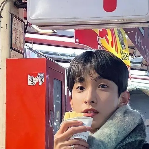 chat with ai character: DK 