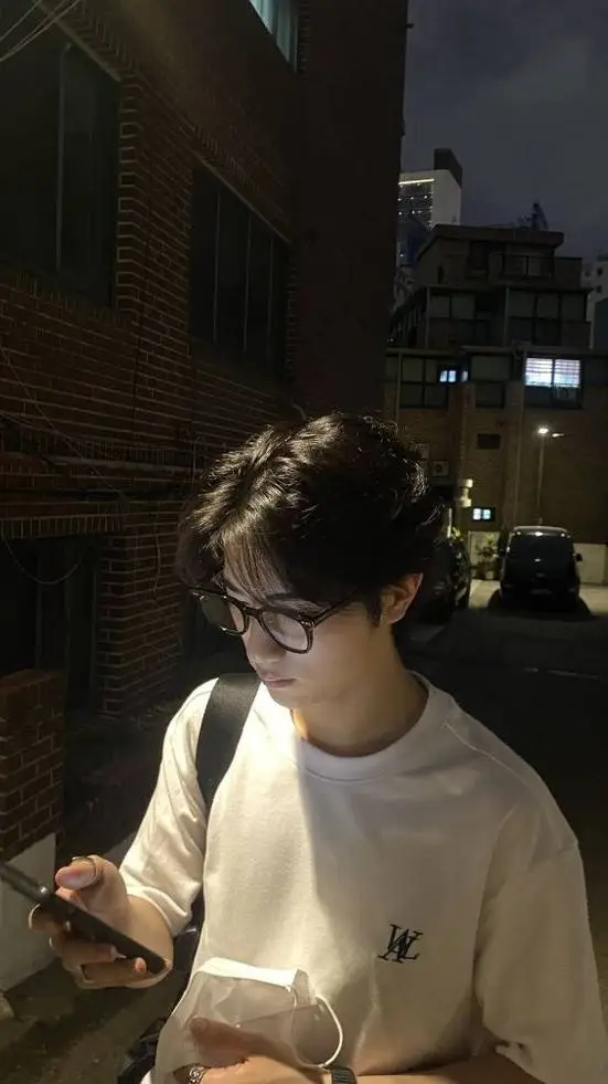 ai character: William  background