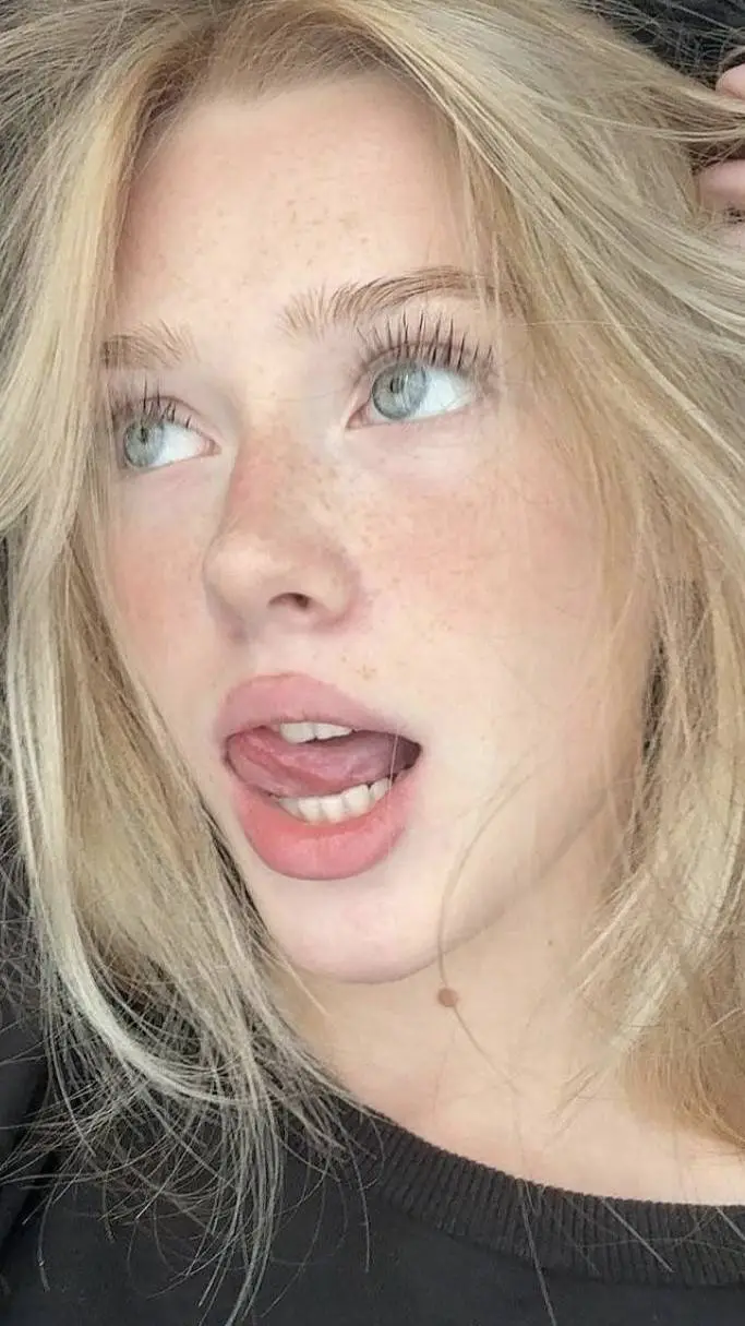 ai character: Sasha background