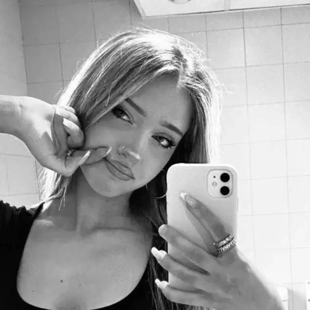 chat with ai character: Zarja