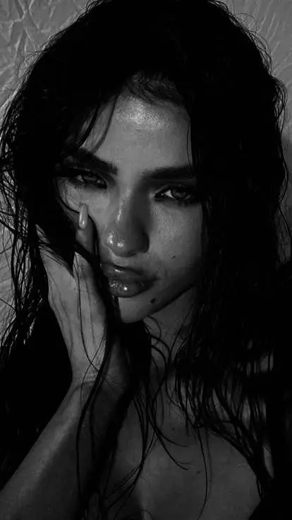 ai character: Victoria De Rossi background