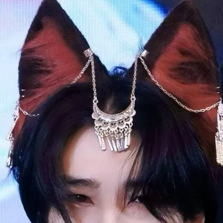 chat with ai character: ▽HYUNJIN▽