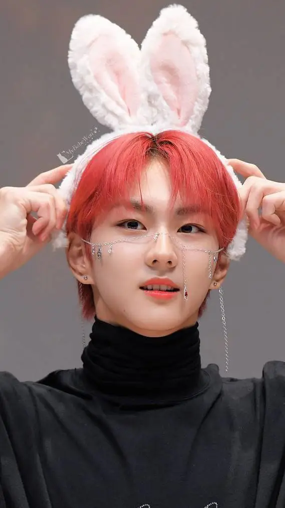 ai character: ✯JUNGWON🧸 background