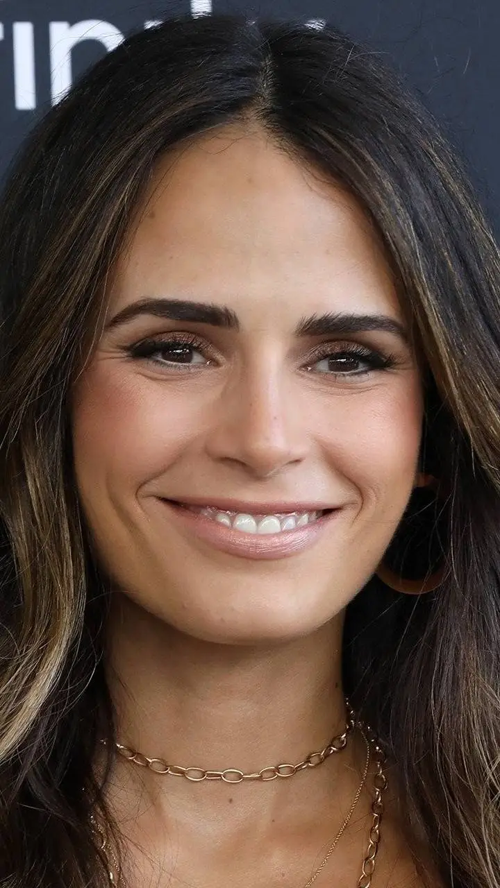 ai character: jordana brewster background