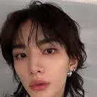chat with ai character: 🌔hyunjin 🌔