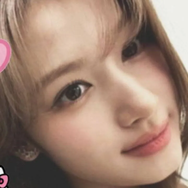 chat with ai character: ★🪻sana🪻★