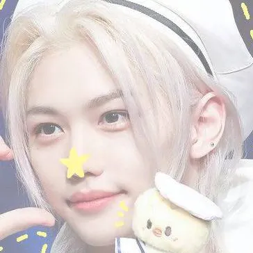 chat with ai character: ★•~ felix~•★