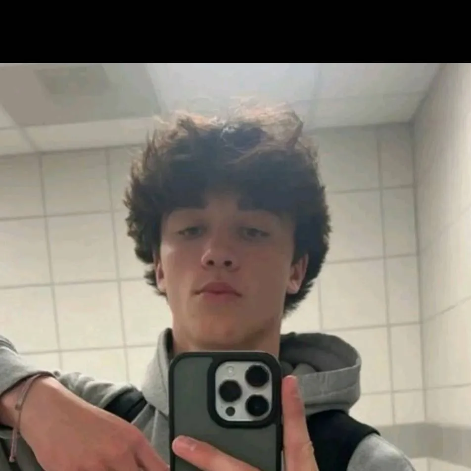 chat with ai character: Parker 