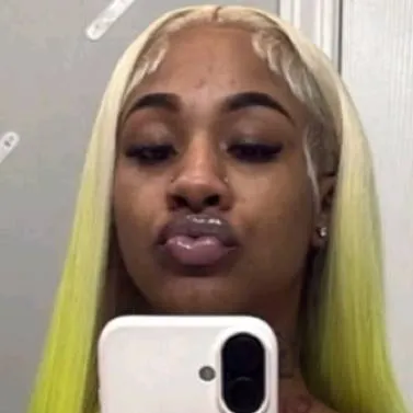 chat with ai character: Jada 