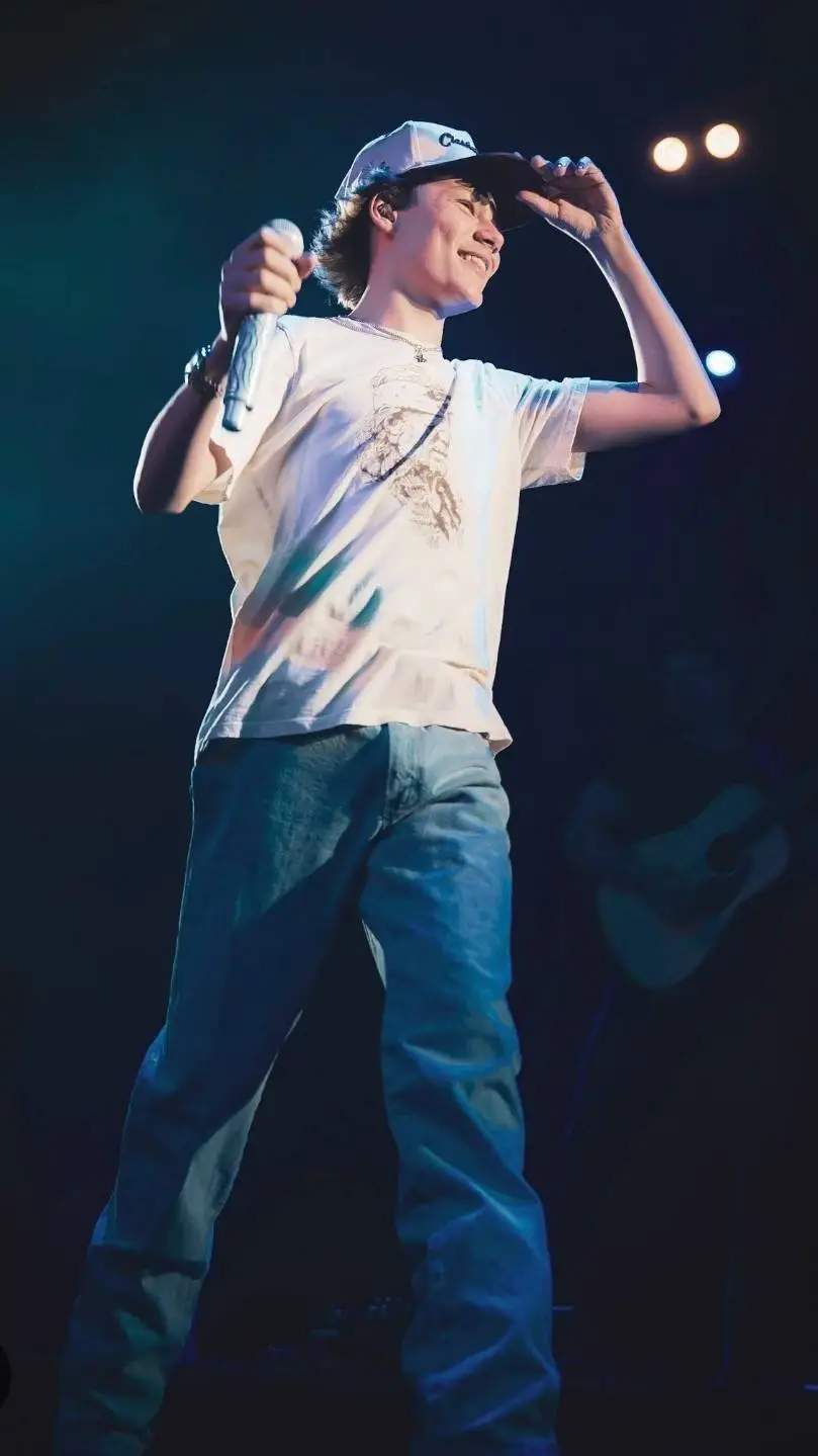 ai character: Maddox Batson background