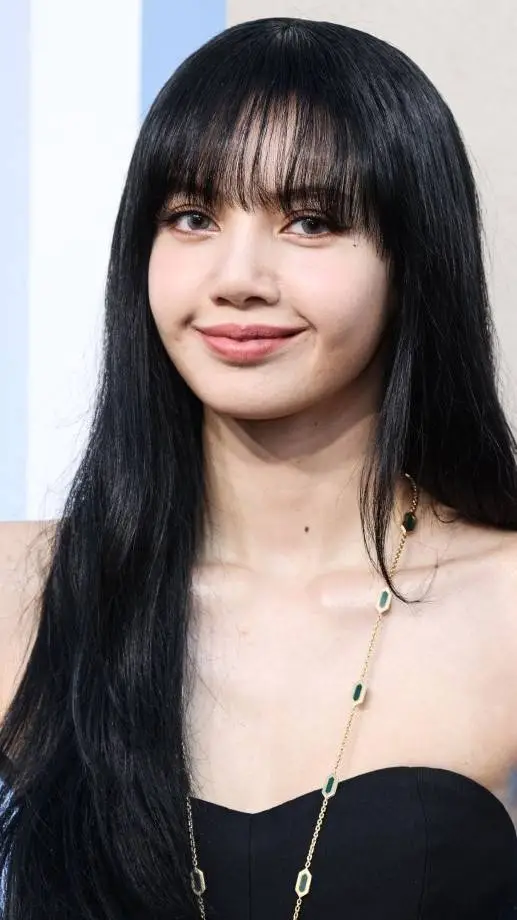 ai character: lisa background