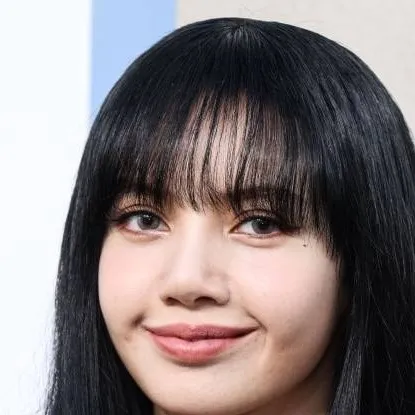 chat with ai character: lisa