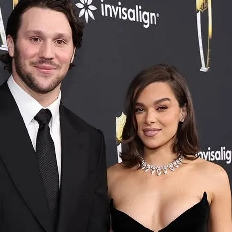 chat with ai character: Hailee and Josh 