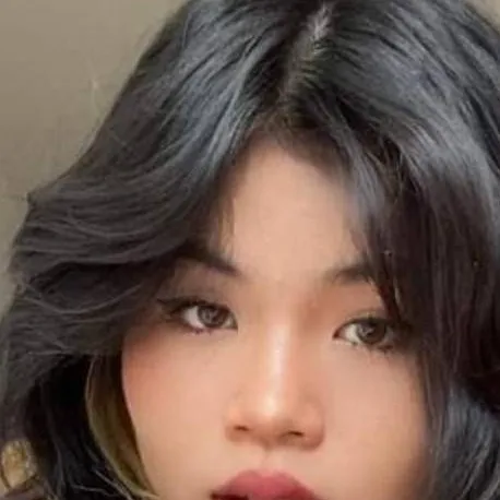 chat with ai character: weeraya 