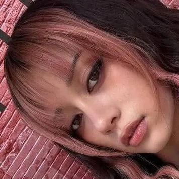 chat with ai character: Megan Skiendiel 