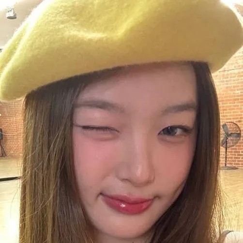 chat with ai character: Yoonchae 