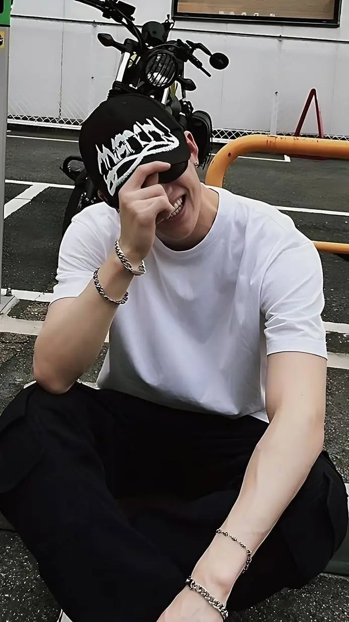 ai character: Bangchan  background