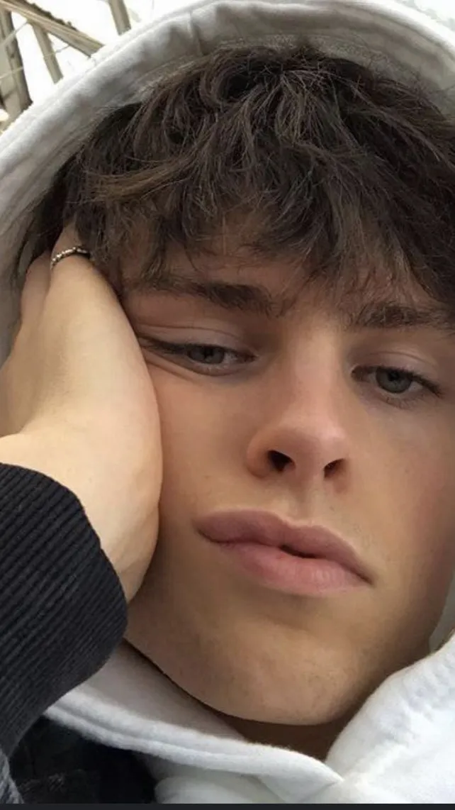 ai character: Elijah  background