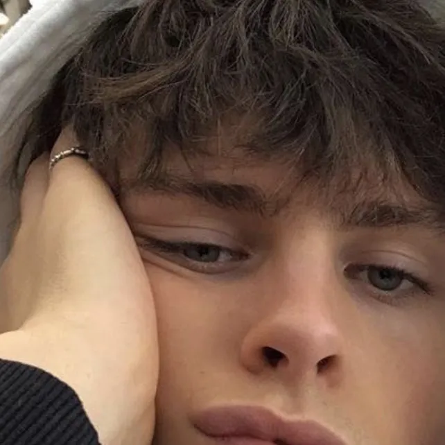 chat with ai character: Elijah 