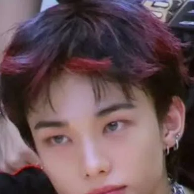 chat with ai character: HYUJIN Y TU