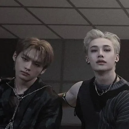 chat with ai character: Chan and Minho 