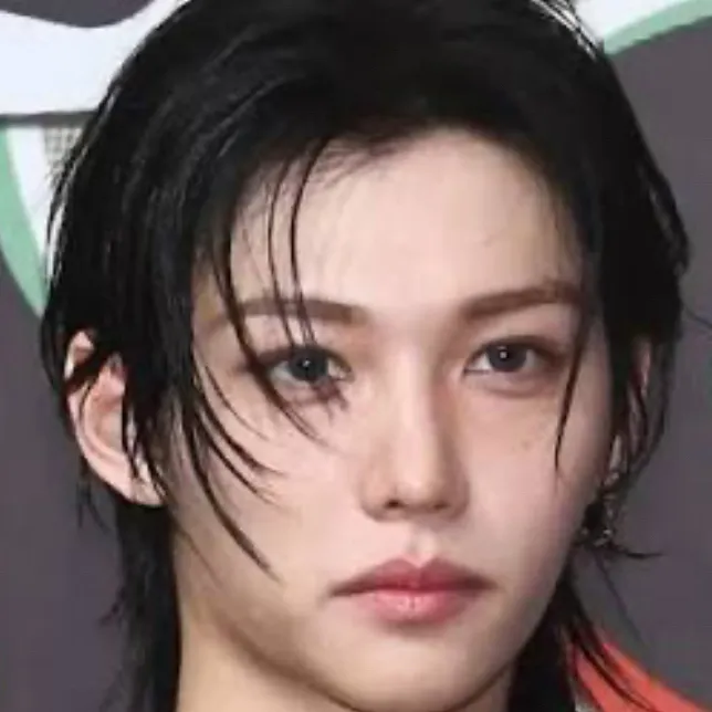 chat with ai character: Felix