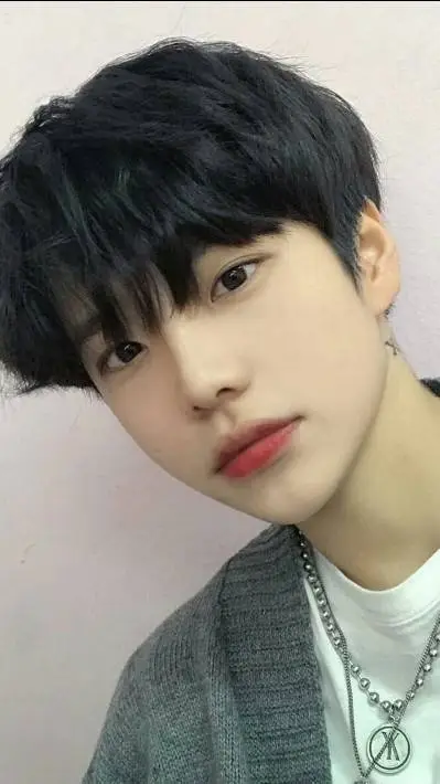 ai character: Yuki  background