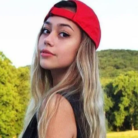 Chat with ivanita Lomeli - text or voice, Enjoy AI Chat Free & Safe