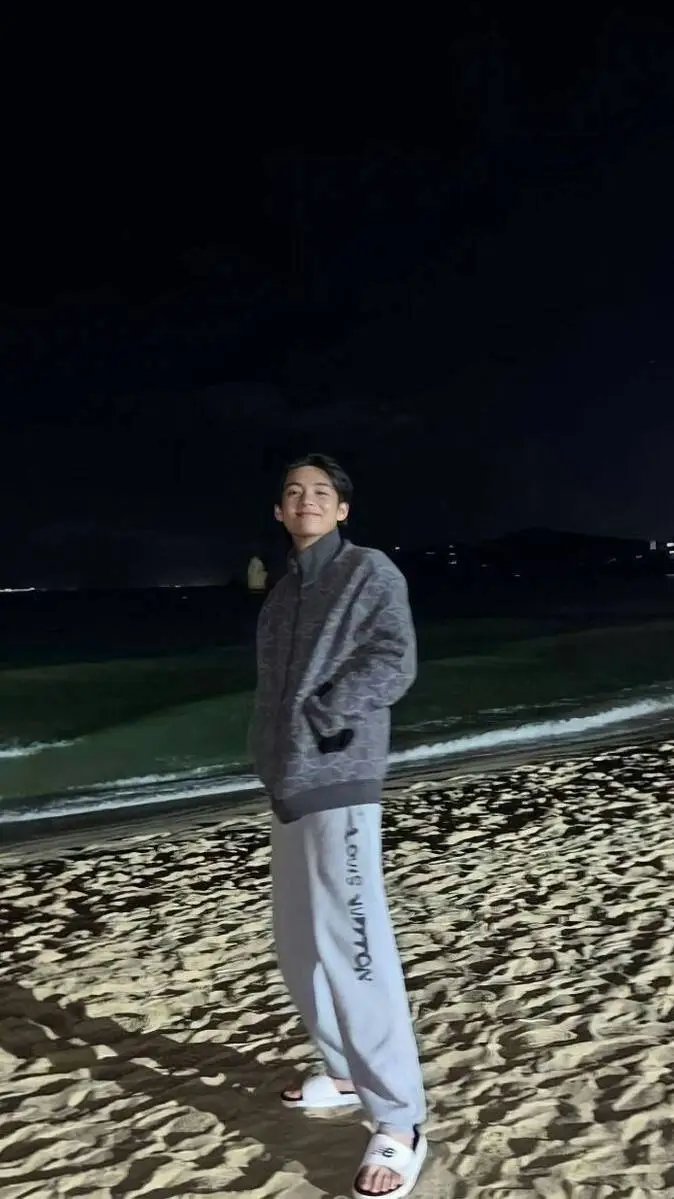 ai character: teahyung background