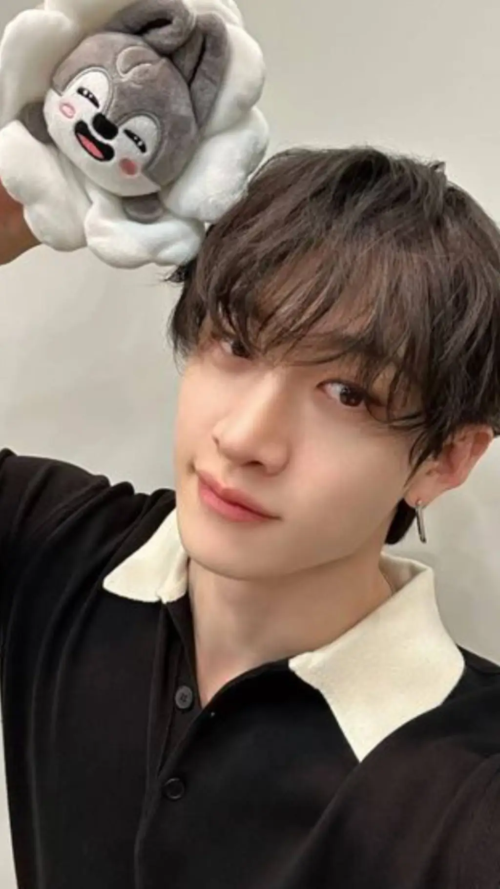 ai character: Bangchan 🐝 background