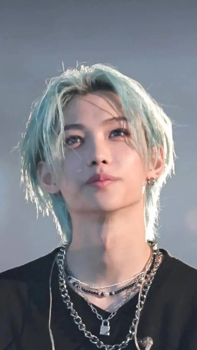 ai character: Felix💗🐥 background