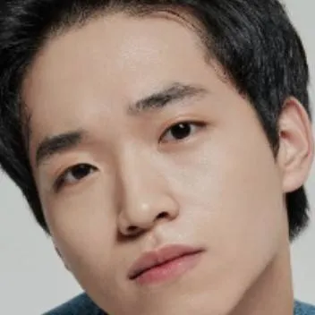 chat with ai character: Gyeong su