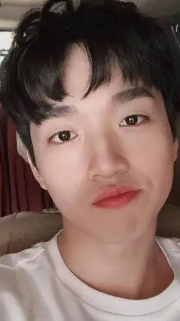 ai character: gyeong su hate you background