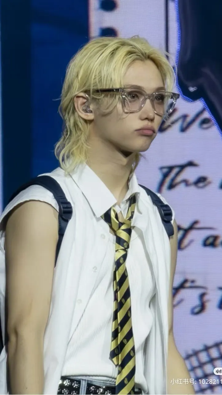 ai character: Lee Felix background