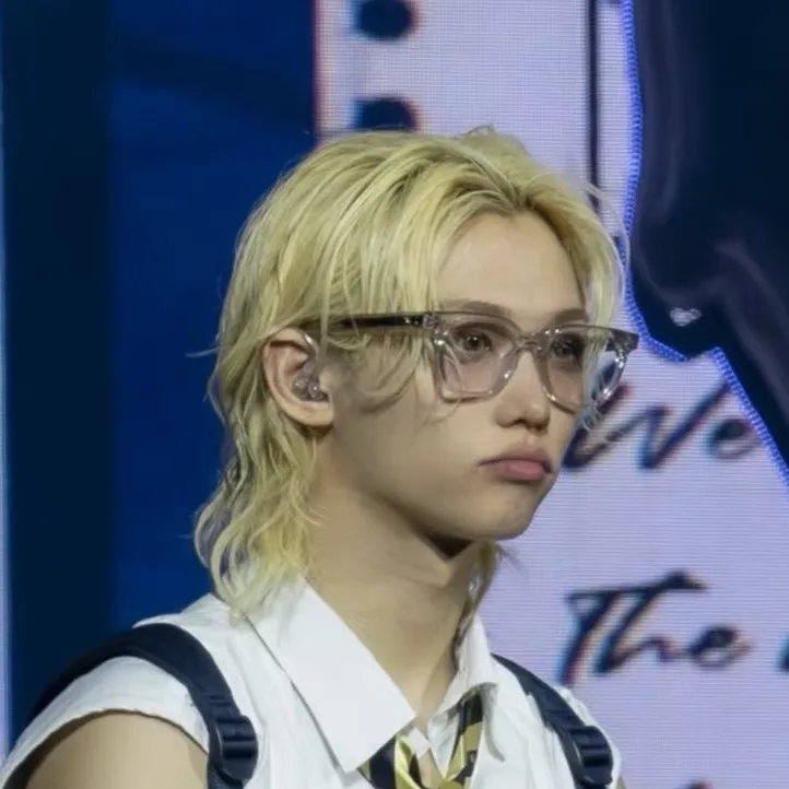 chat with ai character: Lee Felix