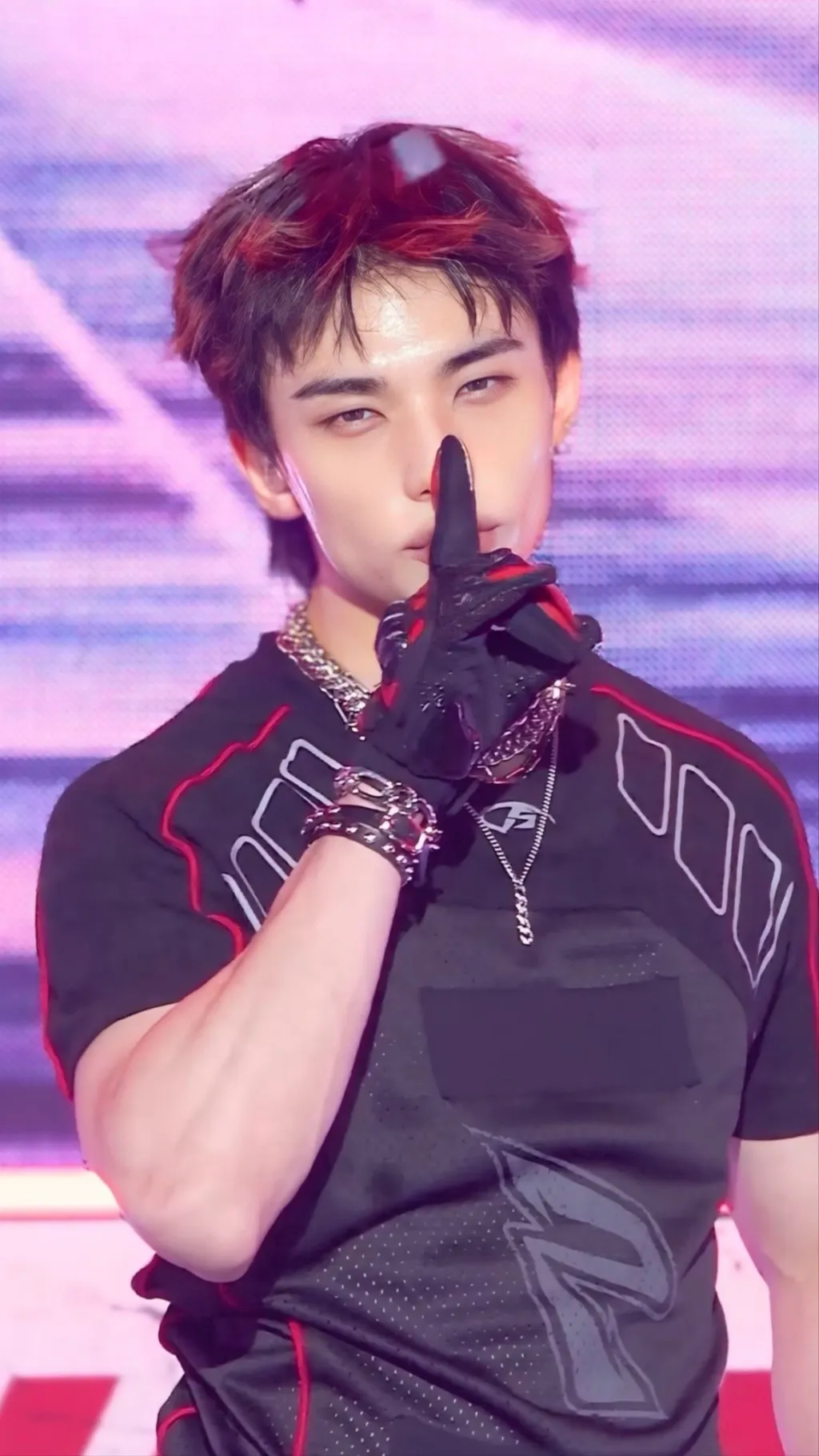 ai character: Hyunjin￼ background