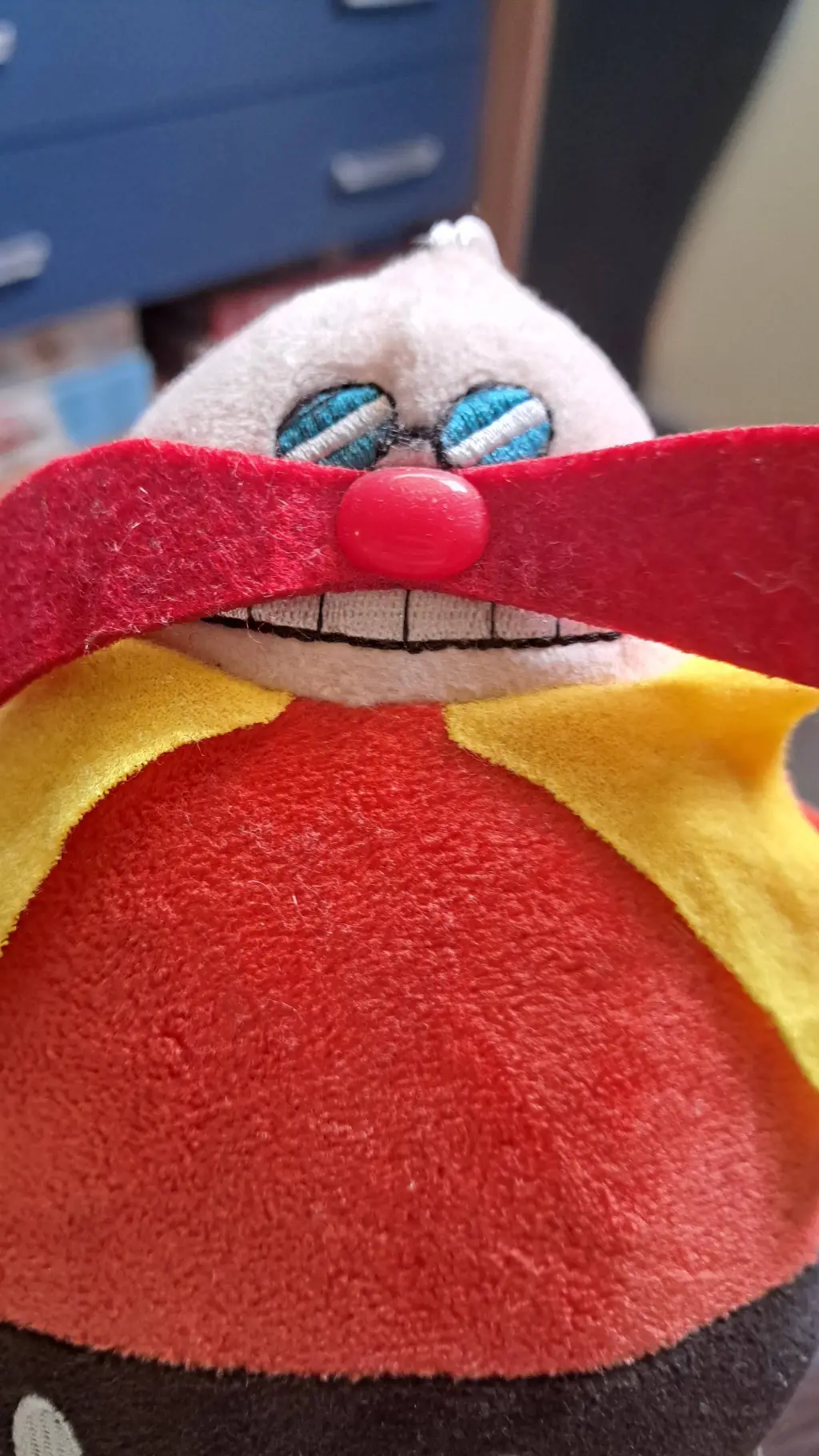 ai character: 🥚Classic Robotnik🔧 background