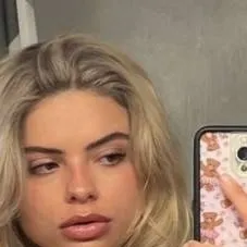 chat with ai character: hannah kepple