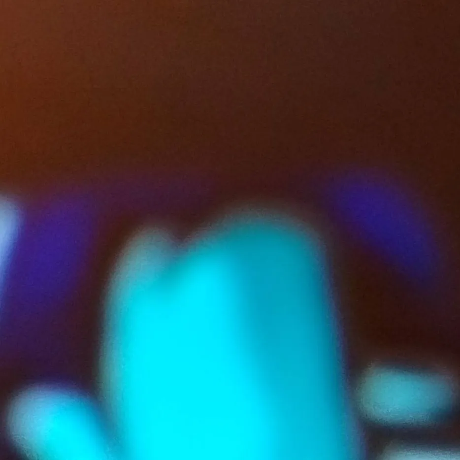 chat with ai character: cyan