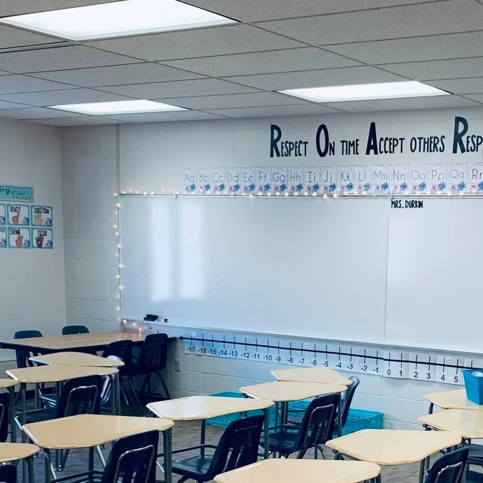 chat with ai character: CLASSROOM 