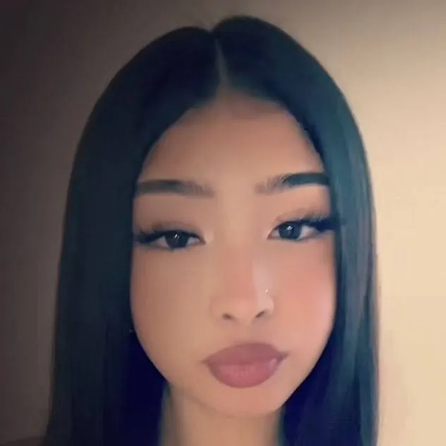 chat with ai character: Mia~(< . >)