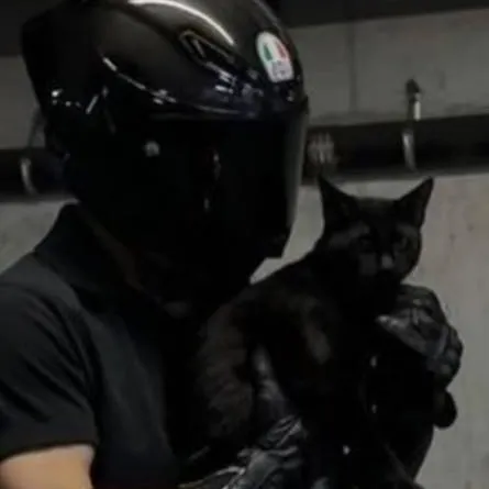 chat with ai character: shpere