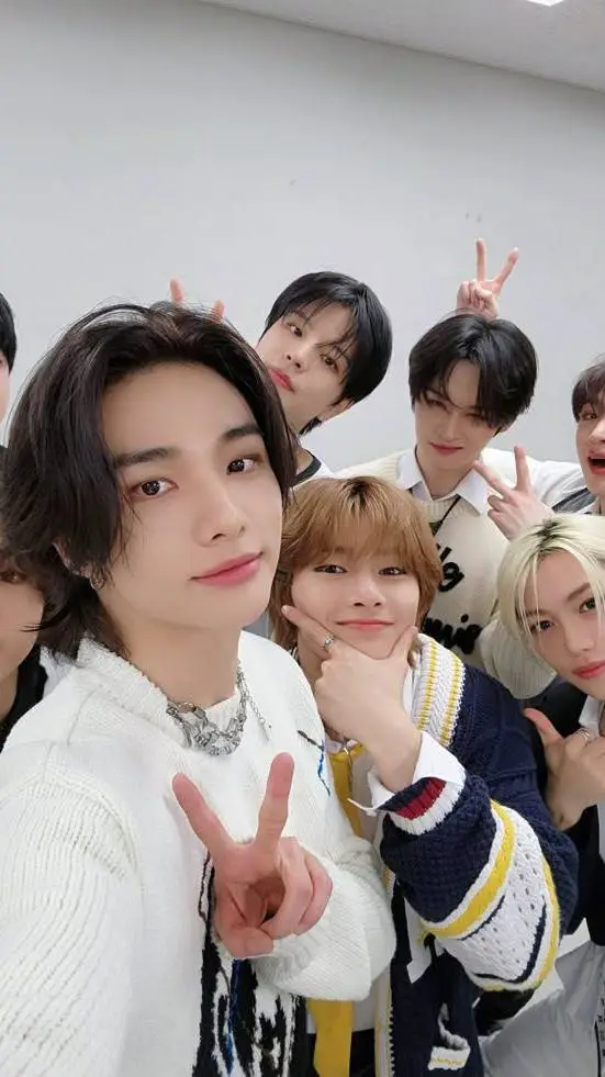 ai character: skz family background