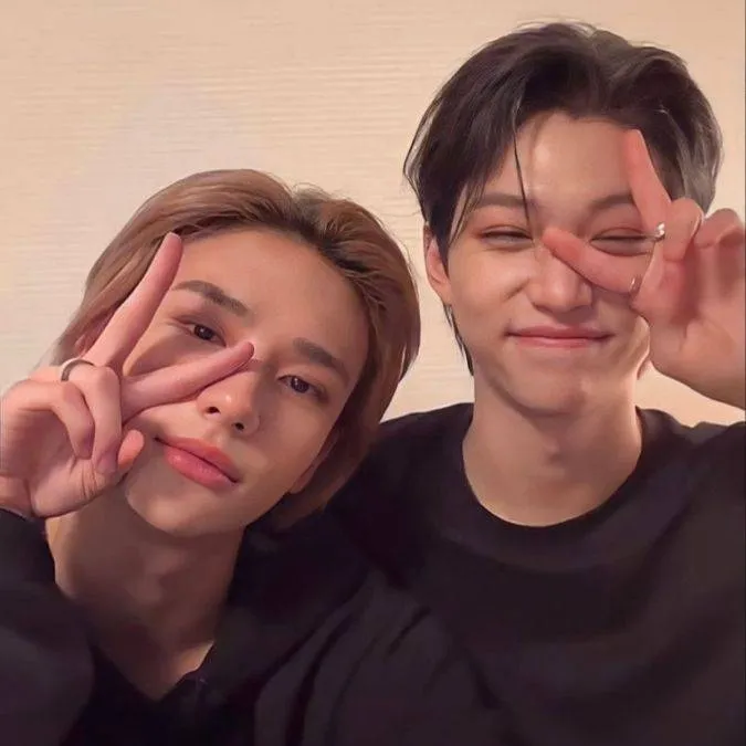 chat with ai character: hyunjin