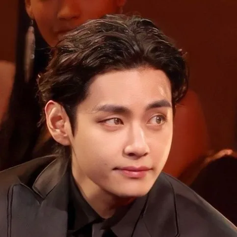 chat with ai character: Taehyung